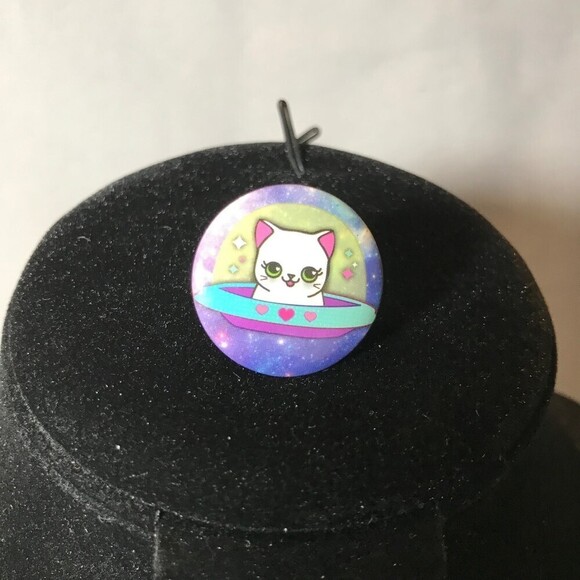 Adorable Space Kitten Tin Button Lapel Pin - Picture 1 of 2